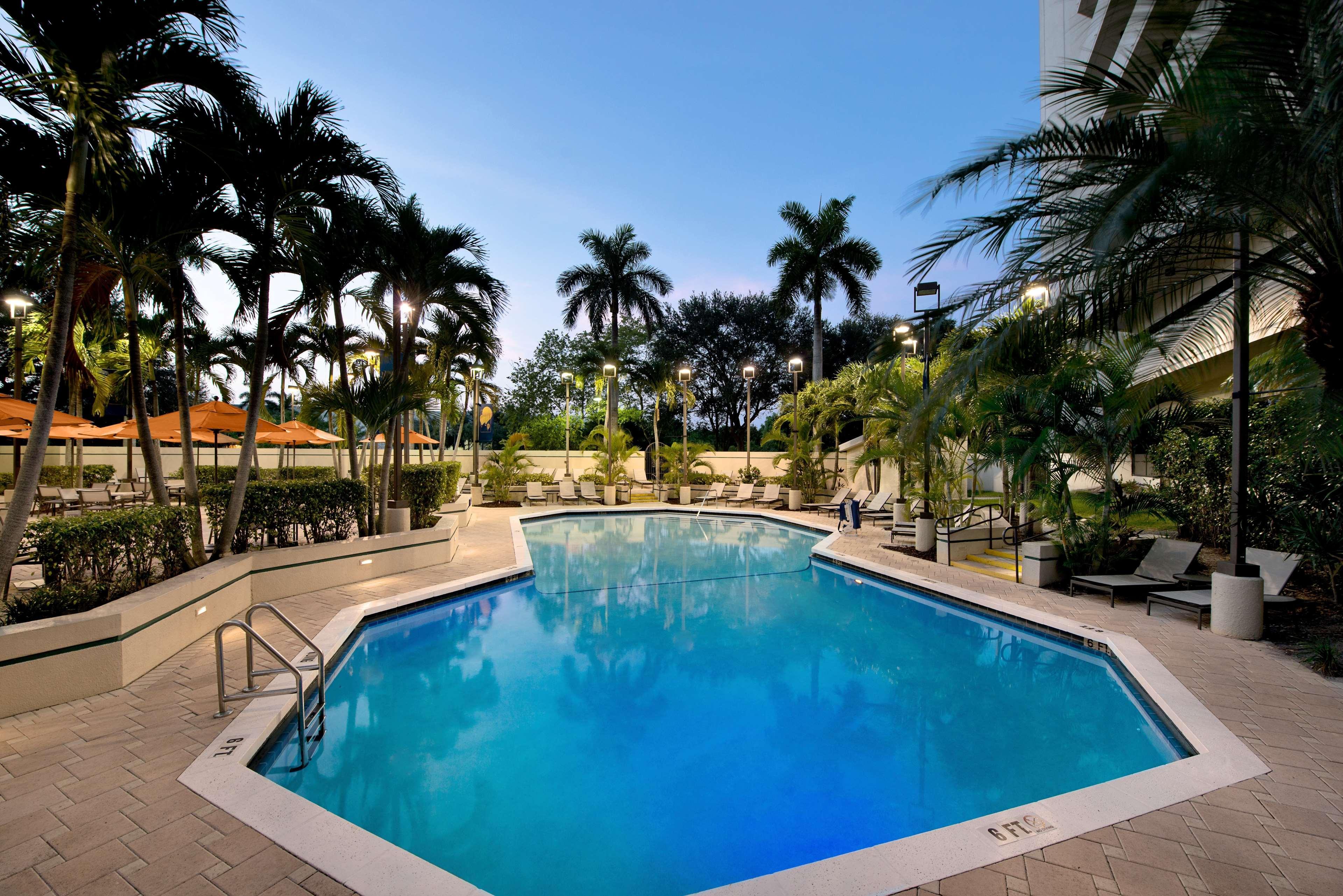 Embassy Suites Boca Raton Bagian luar foto