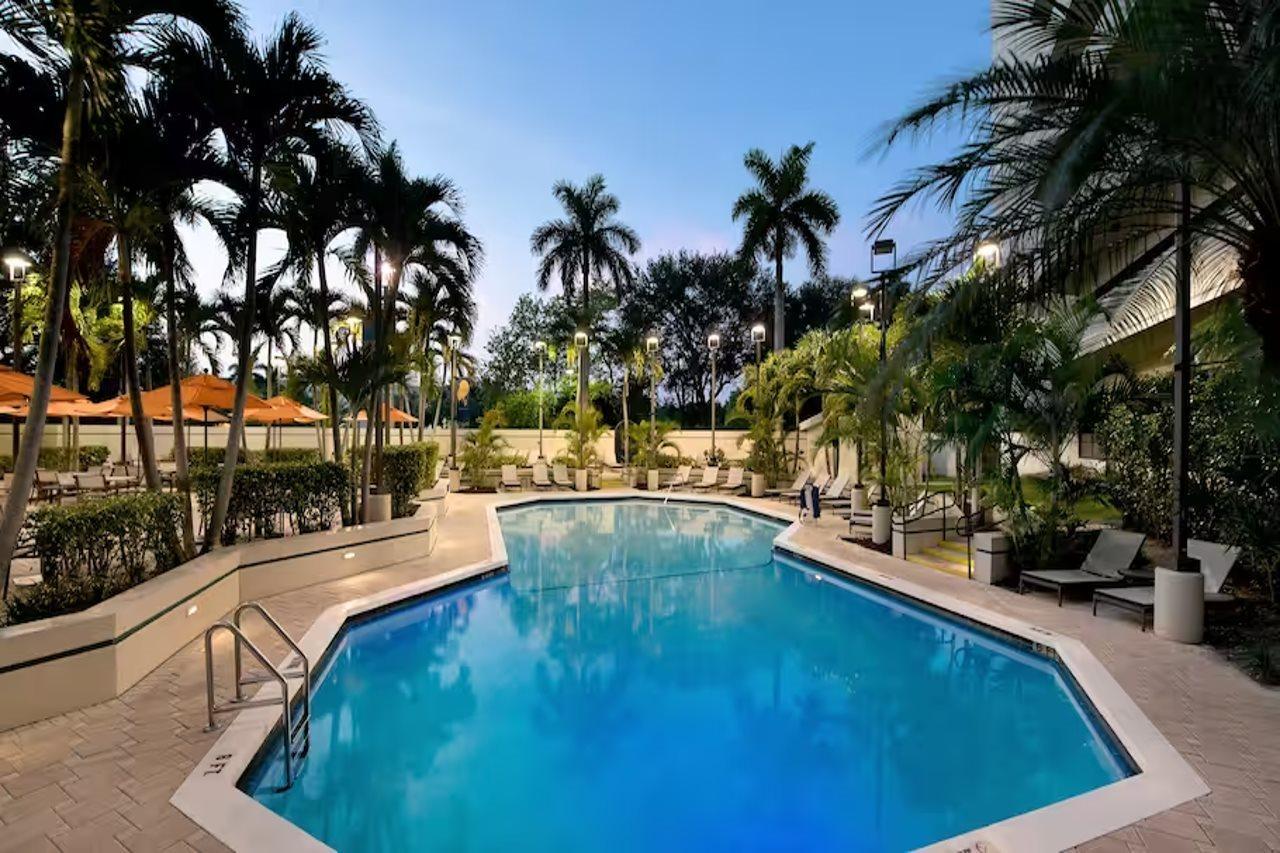 Embassy Suites Boca Raton Bagian luar foto